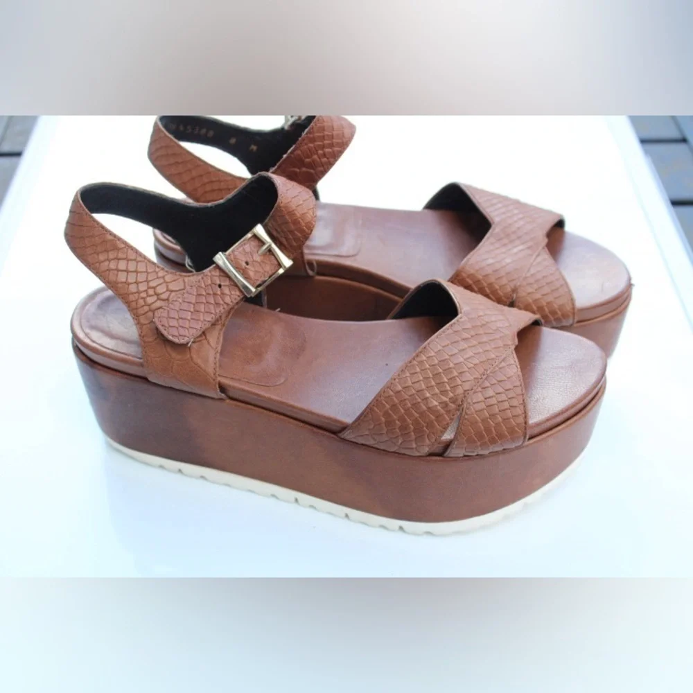 Stuart Weitzman platform wedges Leather upper